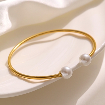 Amira Pearl Cuff