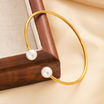 Amira Pearl Cuff